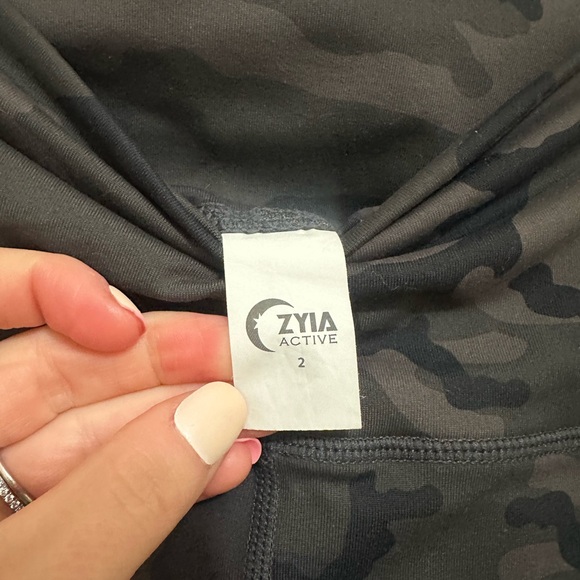 ZYIA Forest Camo Luxe Hi-Rise Capri 20” - Picture 3 of 3